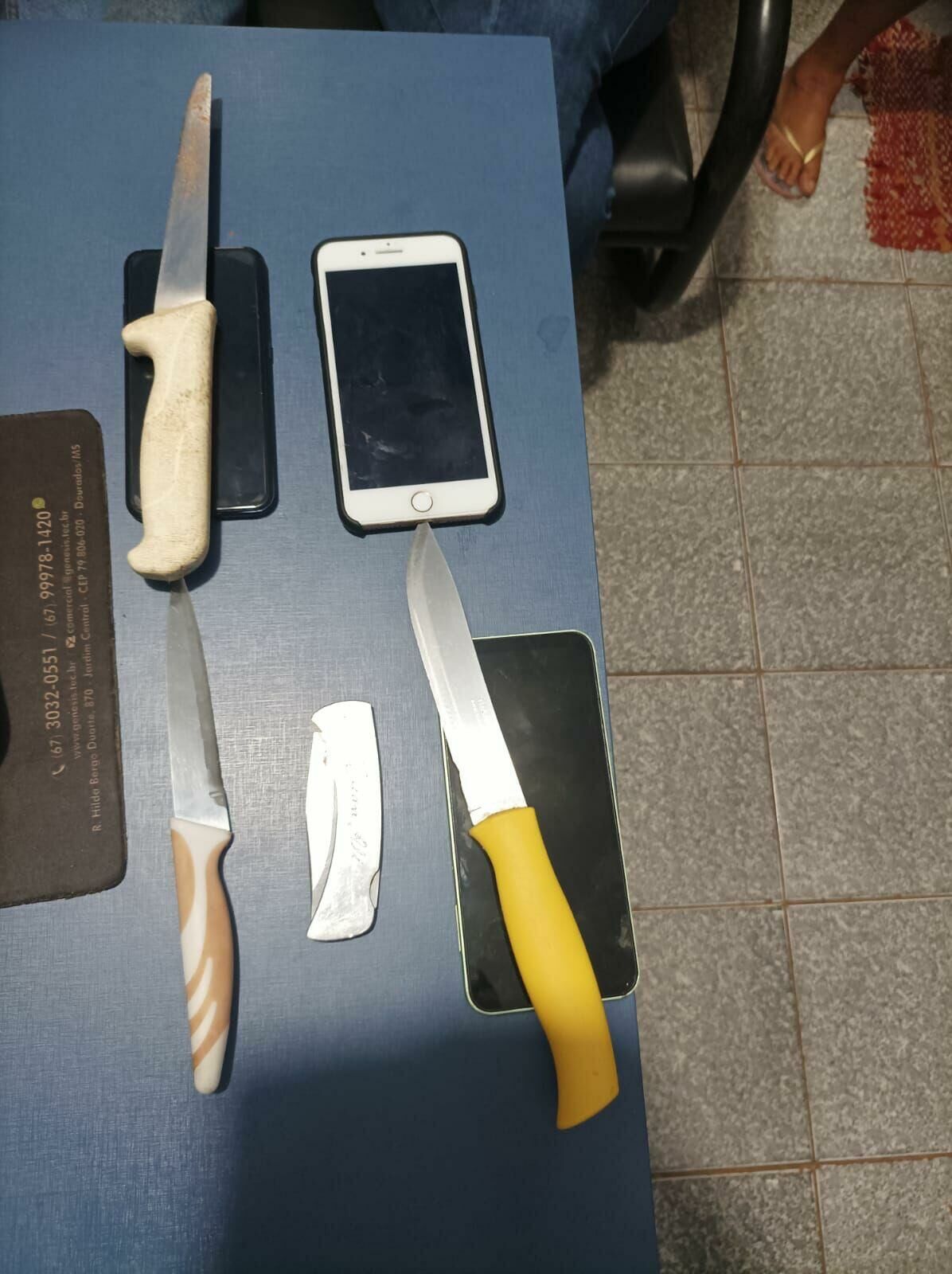 Imagem de compartilhamento para o artigo PM de Chapadão do Sul apreende adolescentes que estavam armados com facas e se envolveram em briga da MS Todo dia